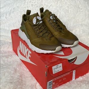 Olive green huarache run ultra